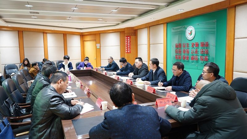 小标题：电商行业发展趋势